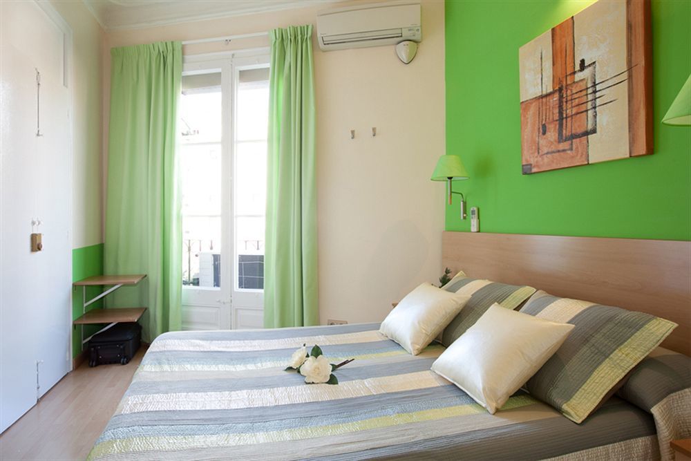 Hostal Felipe 2 Барселона Екстер'єр фото