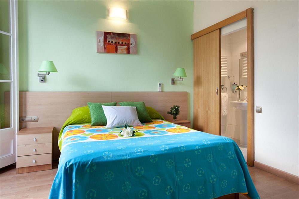 Hostal Felipe 2 Барселона Екстер'єр фото