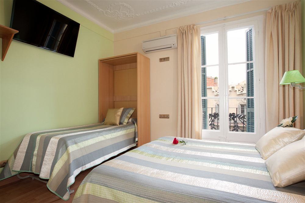 Hostal Felipe 2 Барселона Екстер'єр фото